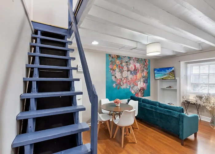Modern Loft In Center City
